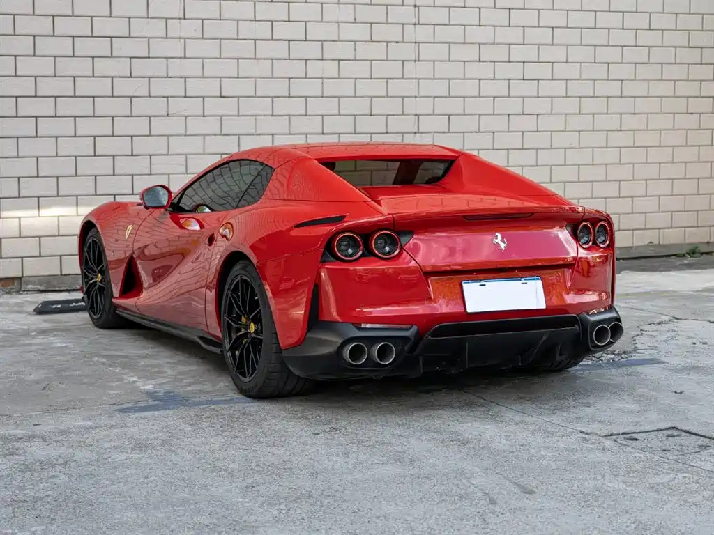 Ferrari 812 6.5 L GTS