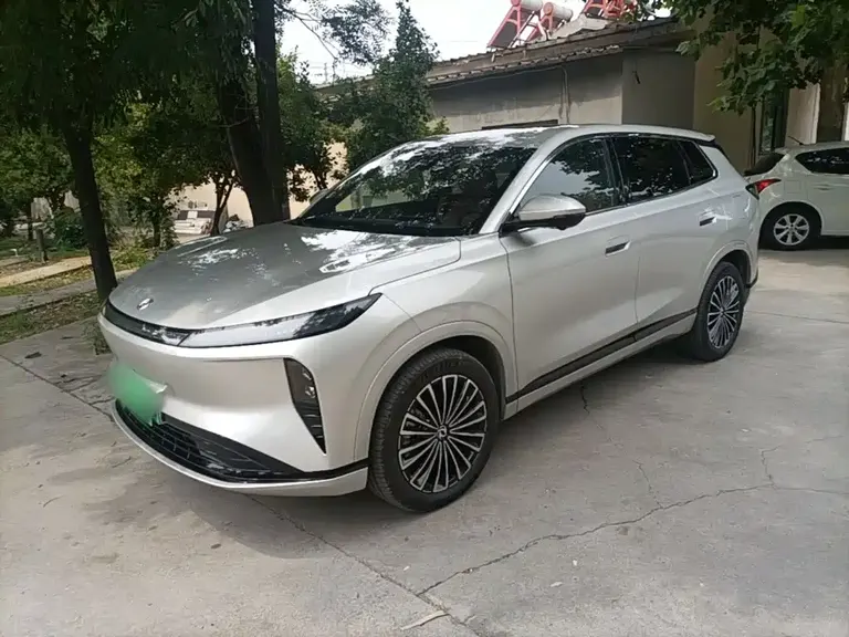 Dongfeng Fengshen L8 185 KM Dream