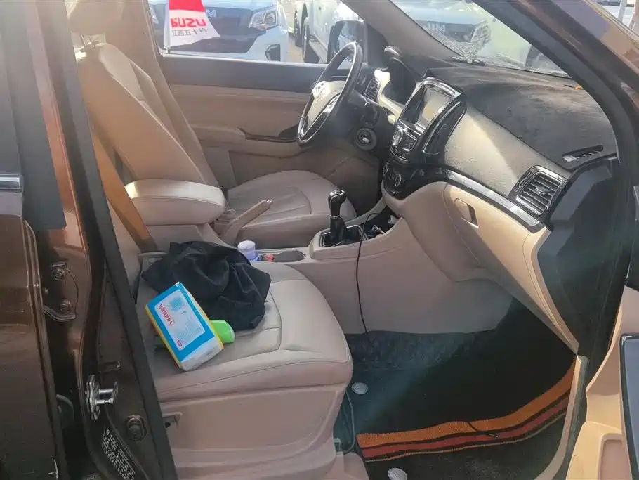 Baojun 730 宝骏730 2015款 1.8 L 手动豪华导航ESP版 7座