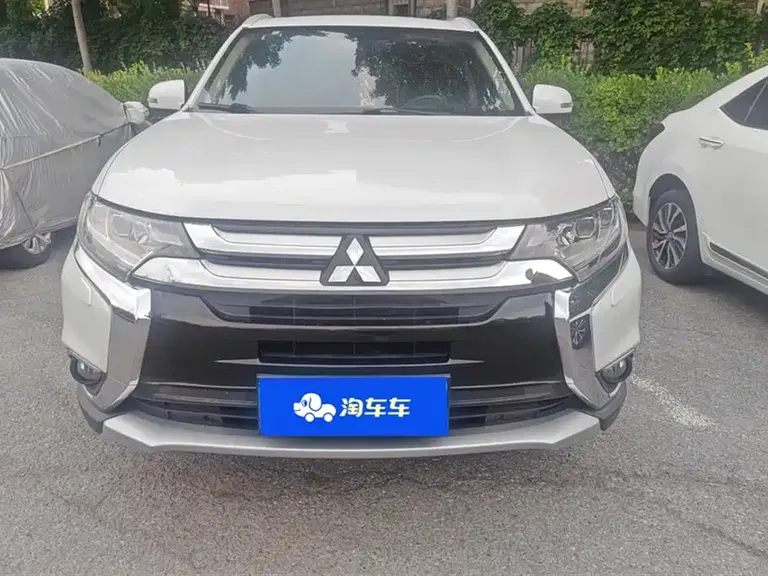 Mitsubishi Outlander 2.4 L 4 WD Elite 5-seat