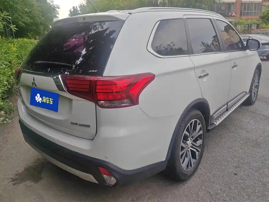 Outlander 2.4 L 4 WD Elite 5-seat