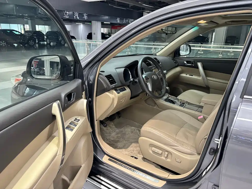 Highlander 2.7 L 2 WD 7-seat Luxury