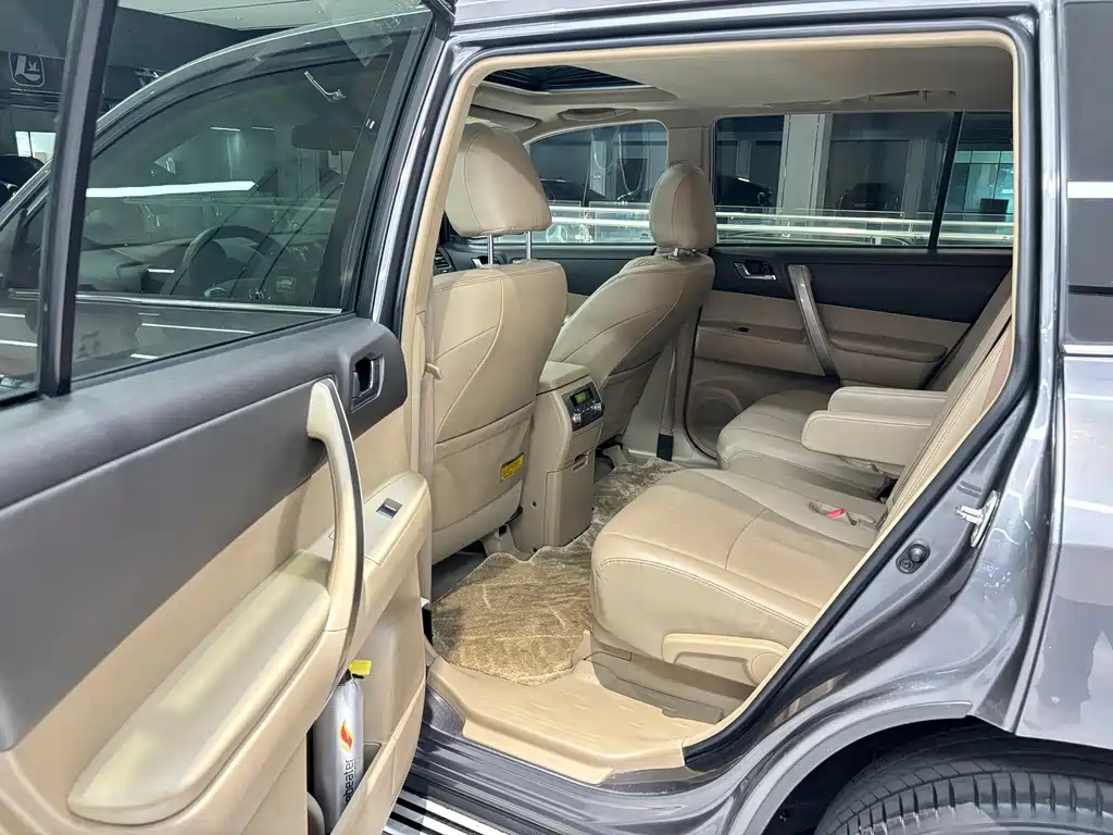 Highlander 2.7 L 2 WD 7-seat Luxury