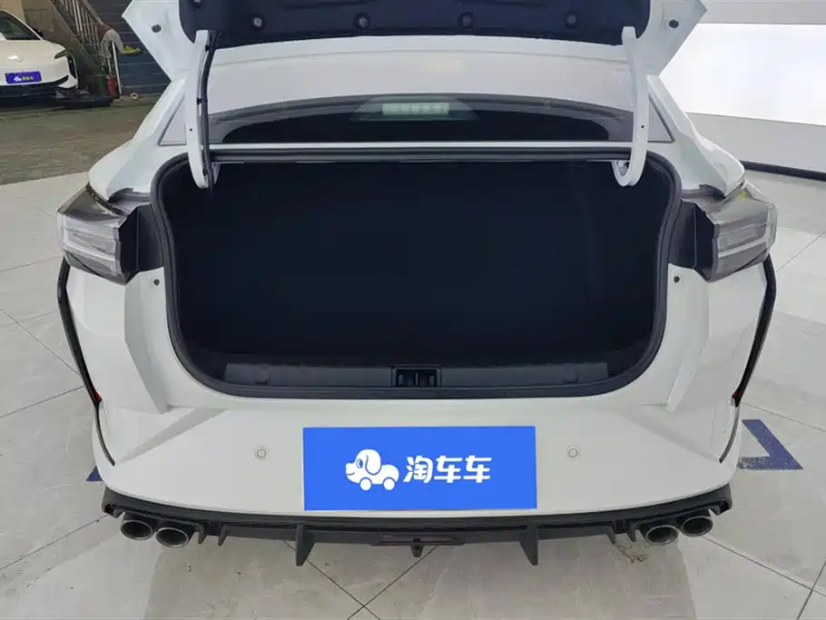 Yixuan Mach 1.5 L Auto Shadow Chase