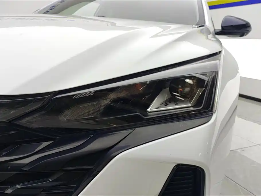 Yixuan Mach 1.5 L Auto Shadow Chase