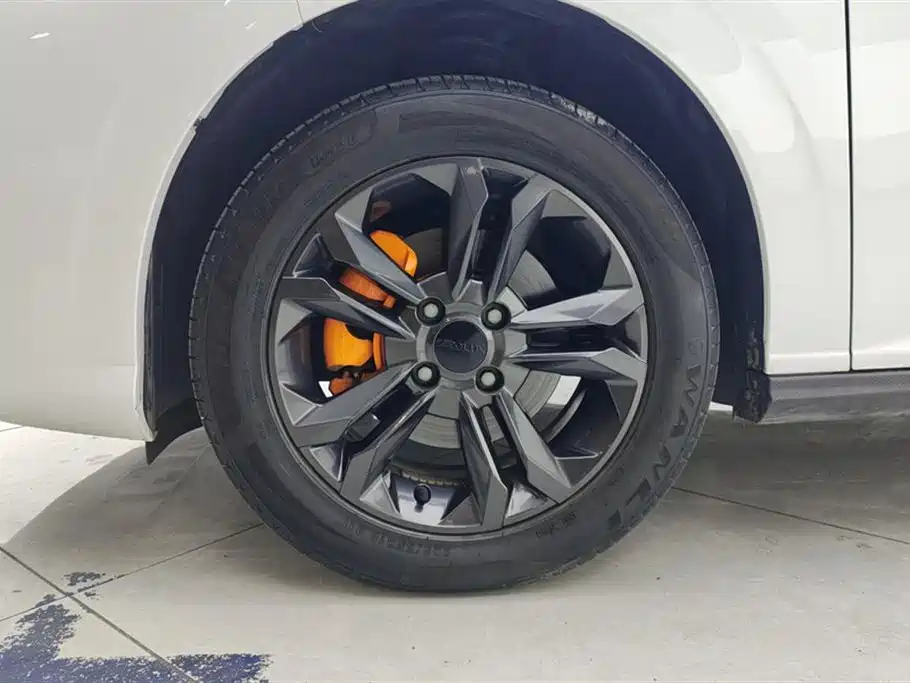 Yixuan Mach 1.5 L Auto Shadow Chase