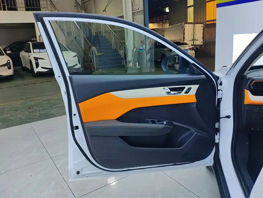 Yixuan Mach 1.5 L Auto Shadow Chase