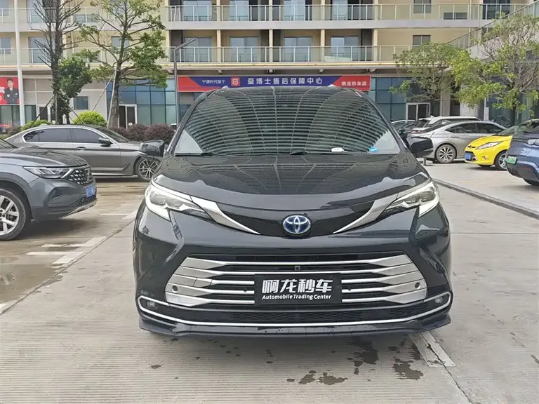Toyota Sienna 2.5 L Hybrid Platinum