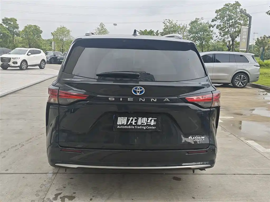 Sienna 2.5 L Hybrid Platinum