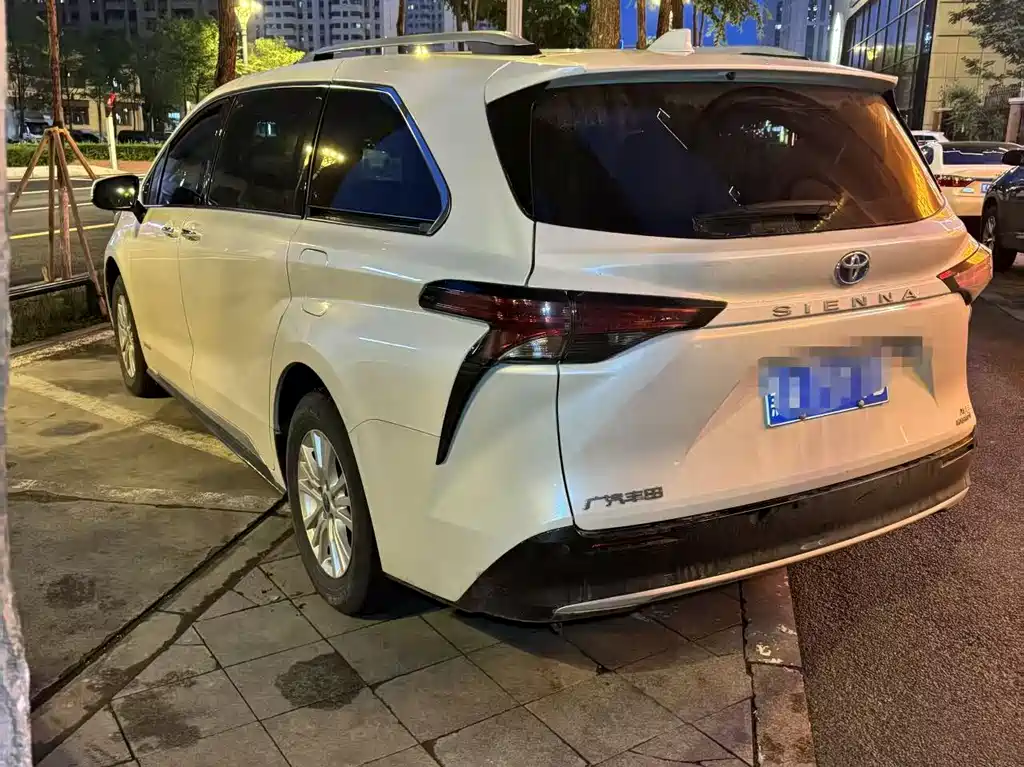 Sienna 2.5 L Hybrid Luxury