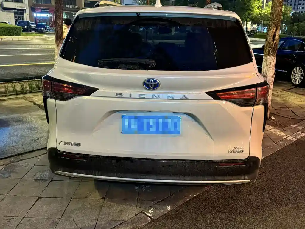 Sienna 2.5 L Hybrid Luxury