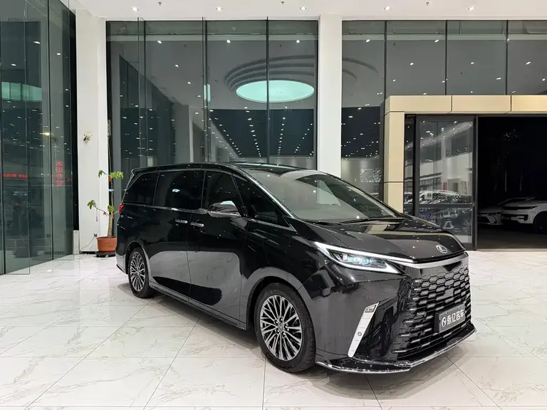 Lexus LM 500 h 6-seat Supreme