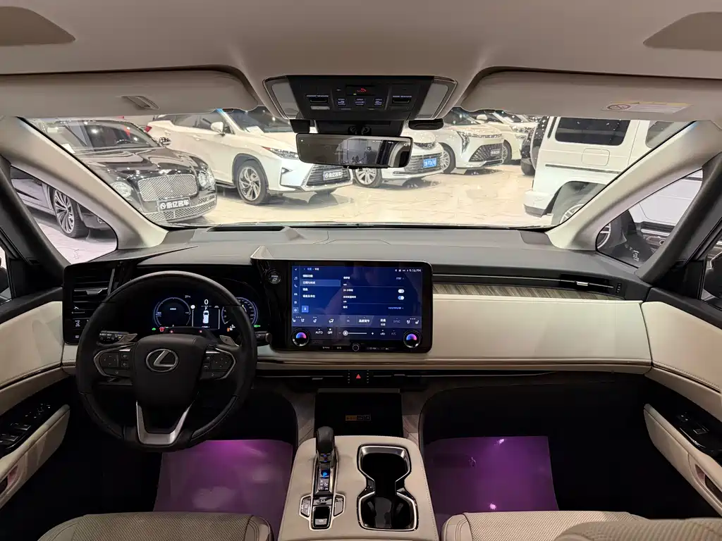 Lexus LM 500 h 6-seat Supreme