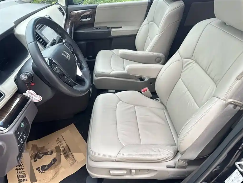 Odyssey Facelift 2.4 L Supreme