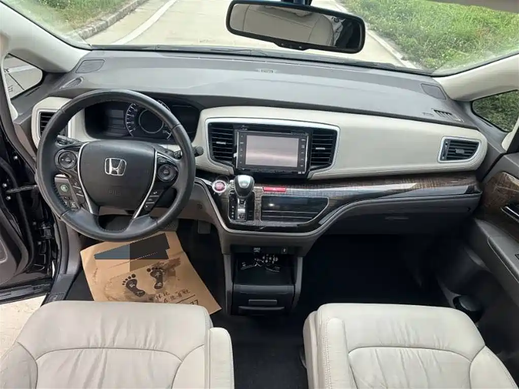 Odyssey Facelift 2.4 L Supreme