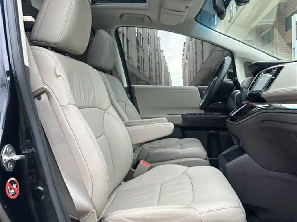 Odyssey Facelift 2.4 L Supreme