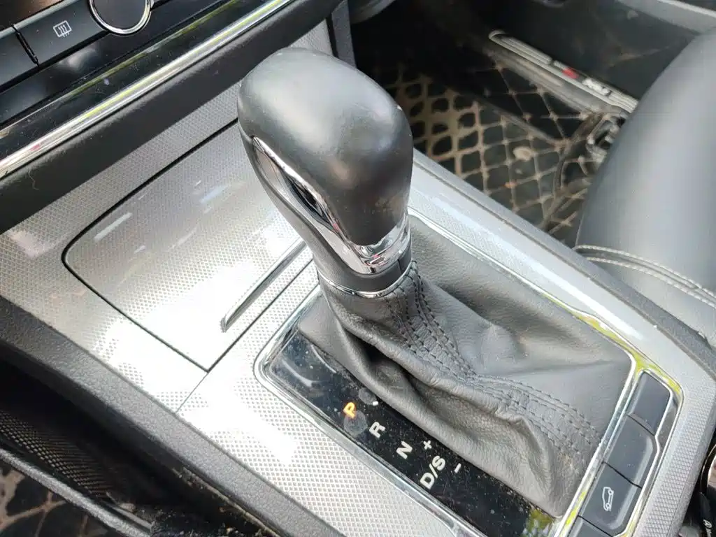 Roewe RX5 20 T 2 WD Auto 4 G Connected Platinum