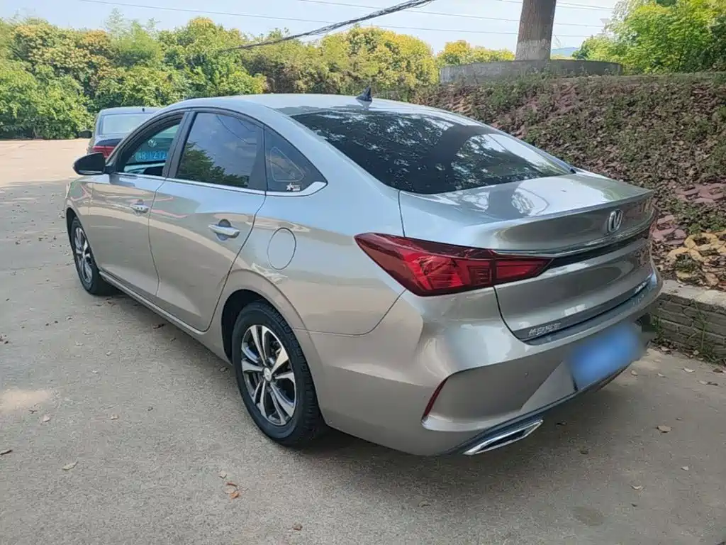 Eado PLUS 1.6 L GDI Manual Luxury