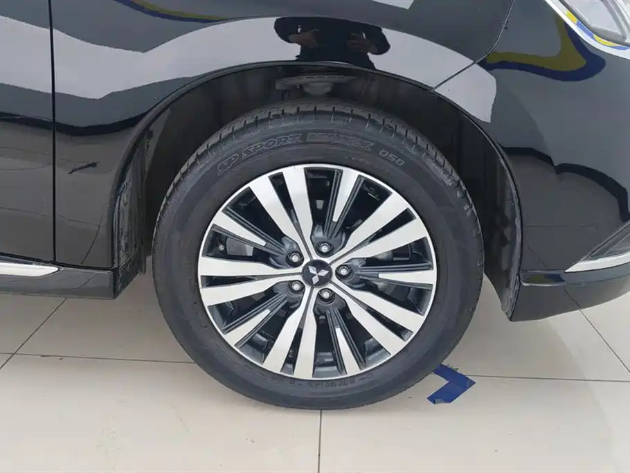 Outlander 2.4 L 4 WD Enjoyment 5-seat