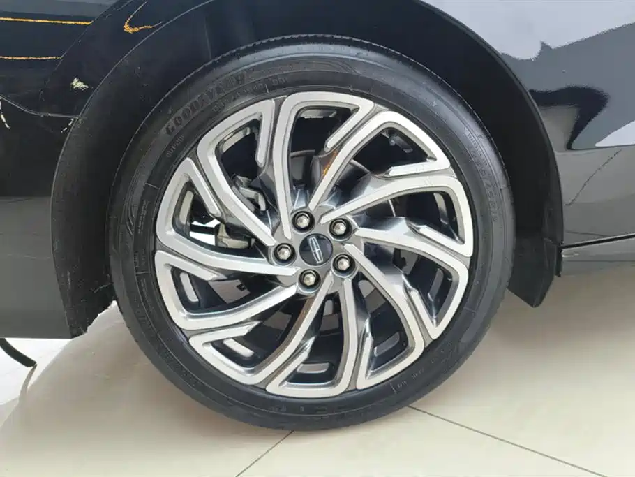 Lincoln Z Facelift i Enjoyment Graceful