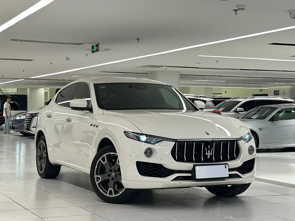 Levante 3.0 T Standard