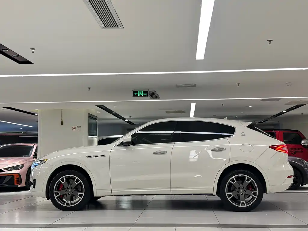 Levante 3.0 T Standard