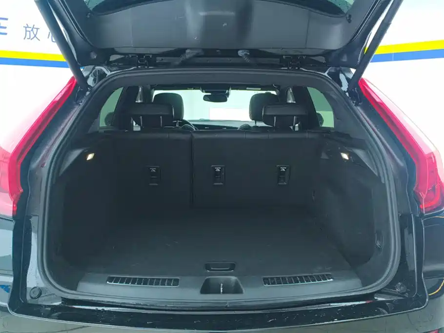 Cadillac XT4 28 T 2 WD Distinguished