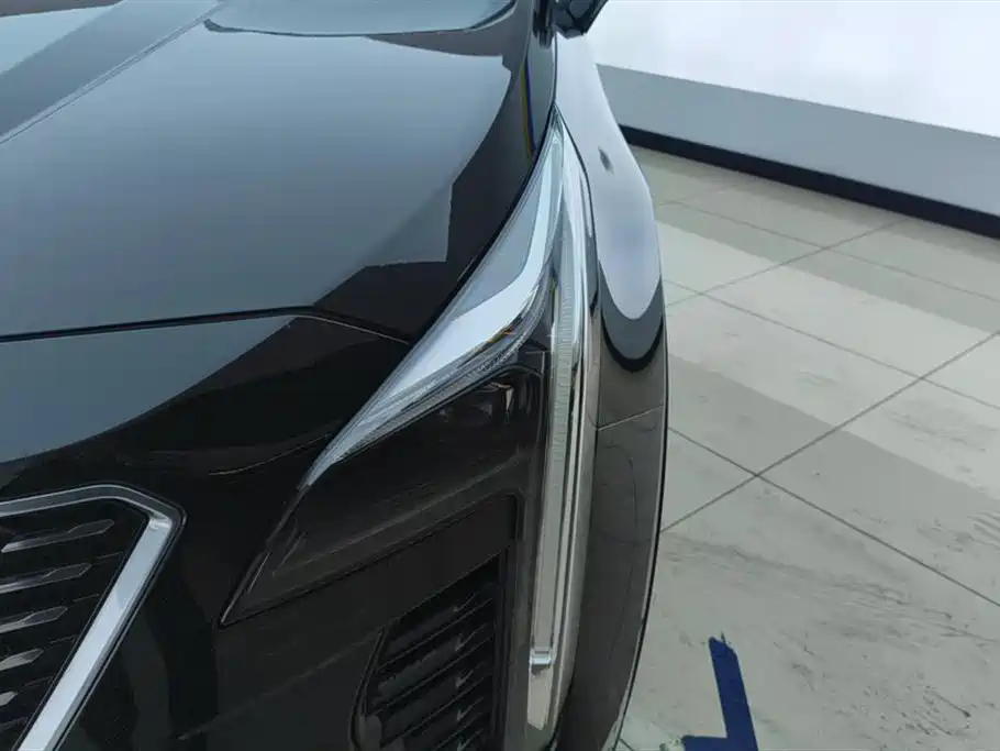 Cadillac XT4 28 T 2 WD Distinguished