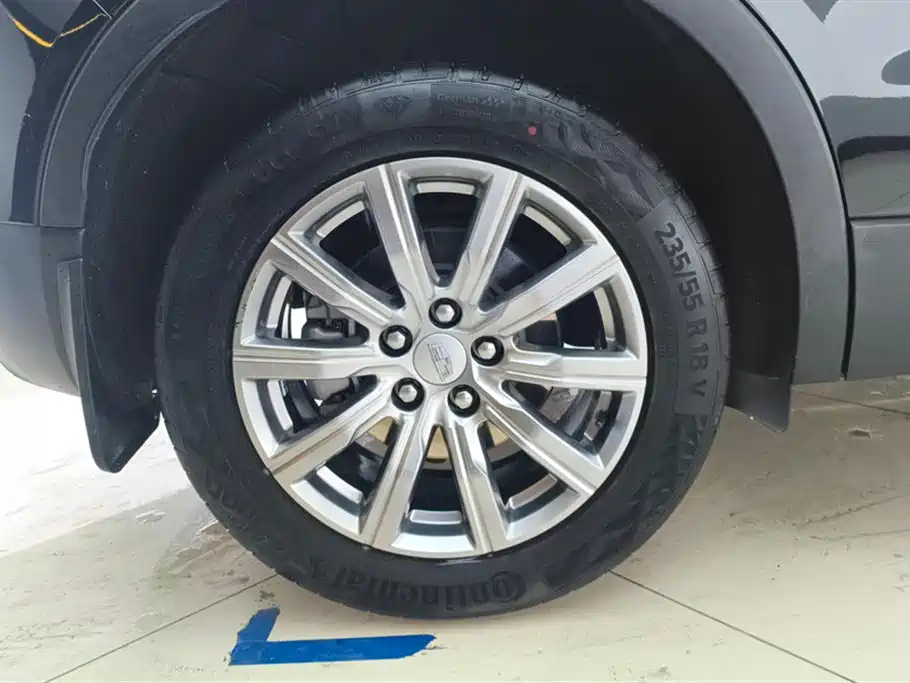 Cadillac XT4 28 T 2 WD Distinguished