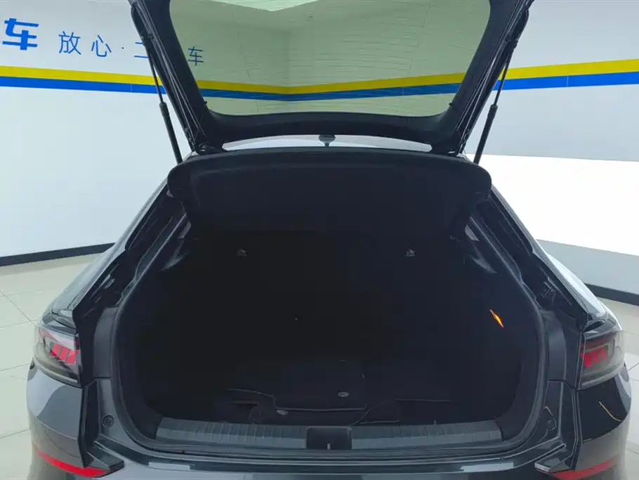 Lamando Lamando L 280 TSI DSG Dazzle Hot