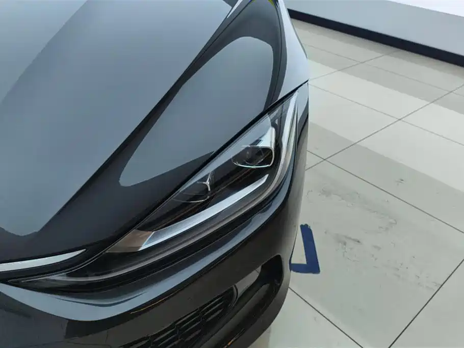 Lamando Lamando L 280 TSI DSG Dazzle Hot