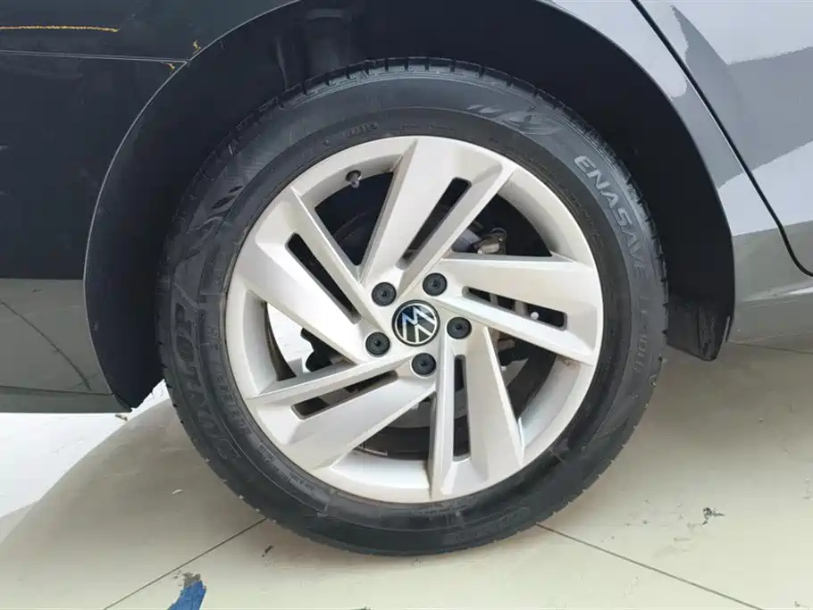 Lamando Lamando L 280 TSI DSG Dazzle Hot