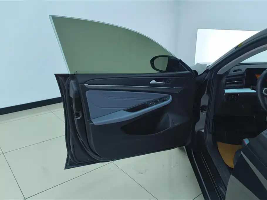 Lamando Lamando L 280 TSI DSG Dazzle Hot