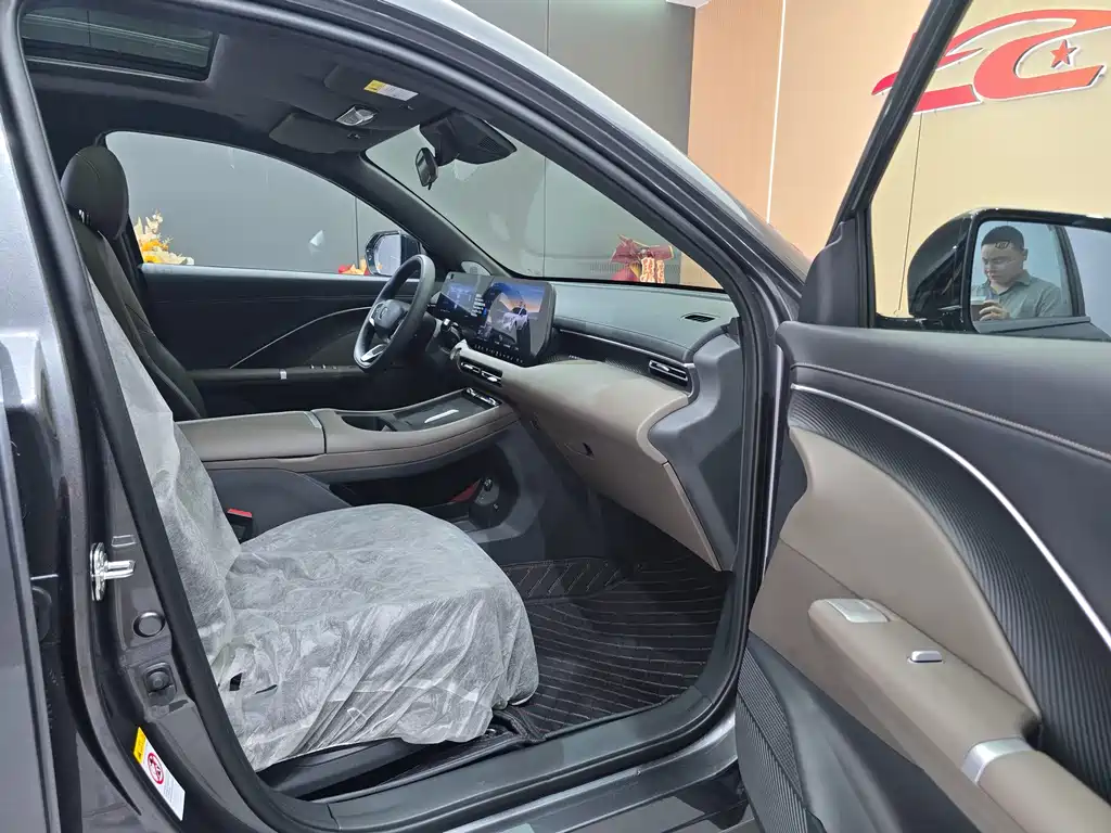 Changan CS55 PLUS PHEV 长安CS55 PLUS PHEV 2026款 智慧新蓝鲸 125 km 智越版