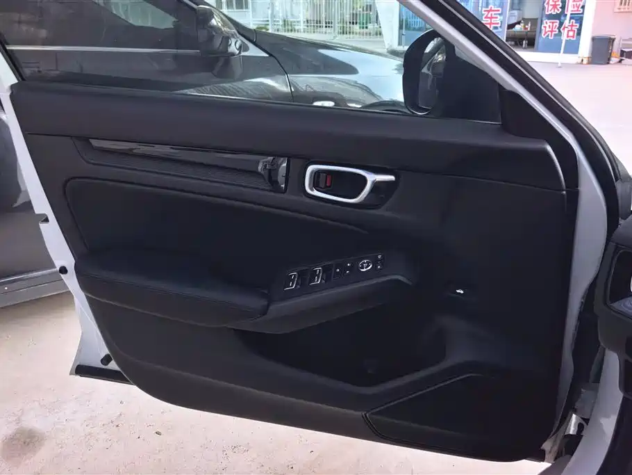 Integra 240 TURBO CVT Tech