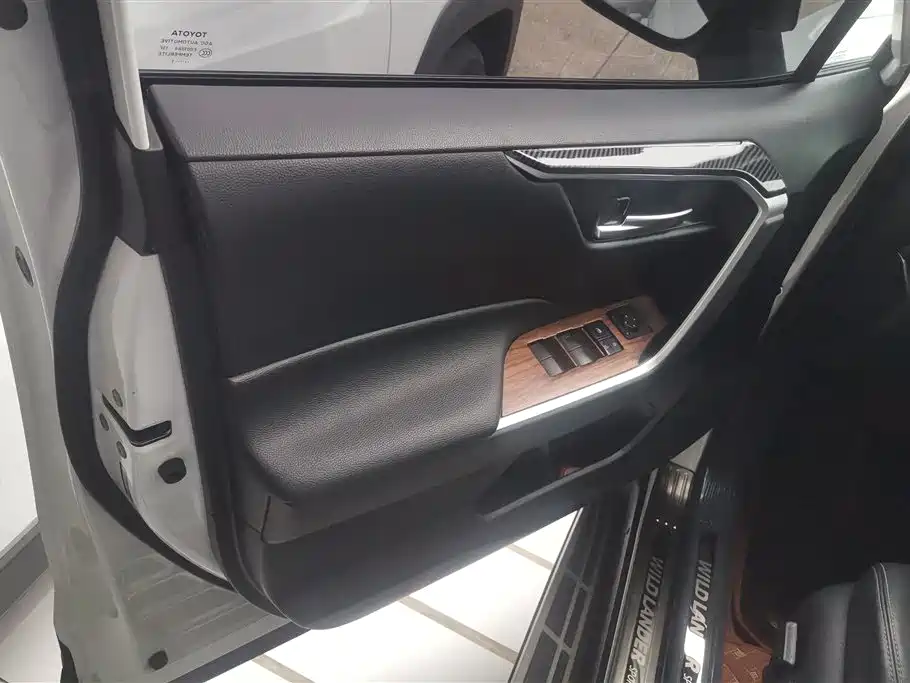 Wildlander 2.0 L CVT 4 WD Luxury