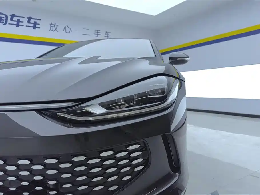 Lamando Lamando L 280 TSI DSG Dazzle Hot