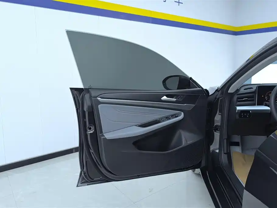 Lamando Lamando L 280 TSI DSG Dazzle Hot