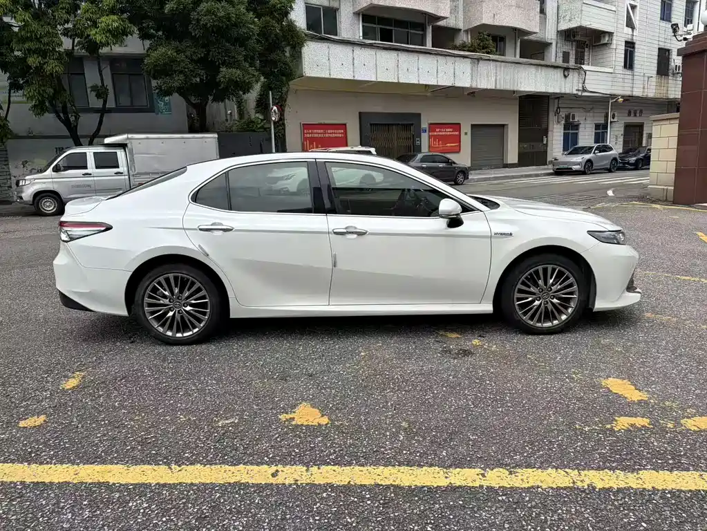 Camry Dual Engine 2.5 HG Luxury