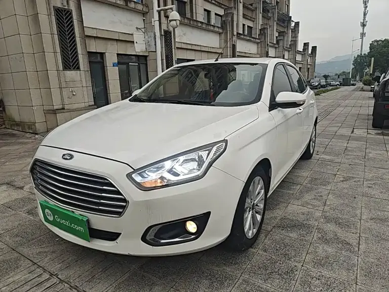Ford Escort 1.5 L Auto Fashion