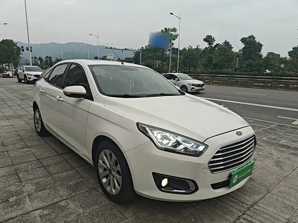 Escort 1.5 L Auto Fashion