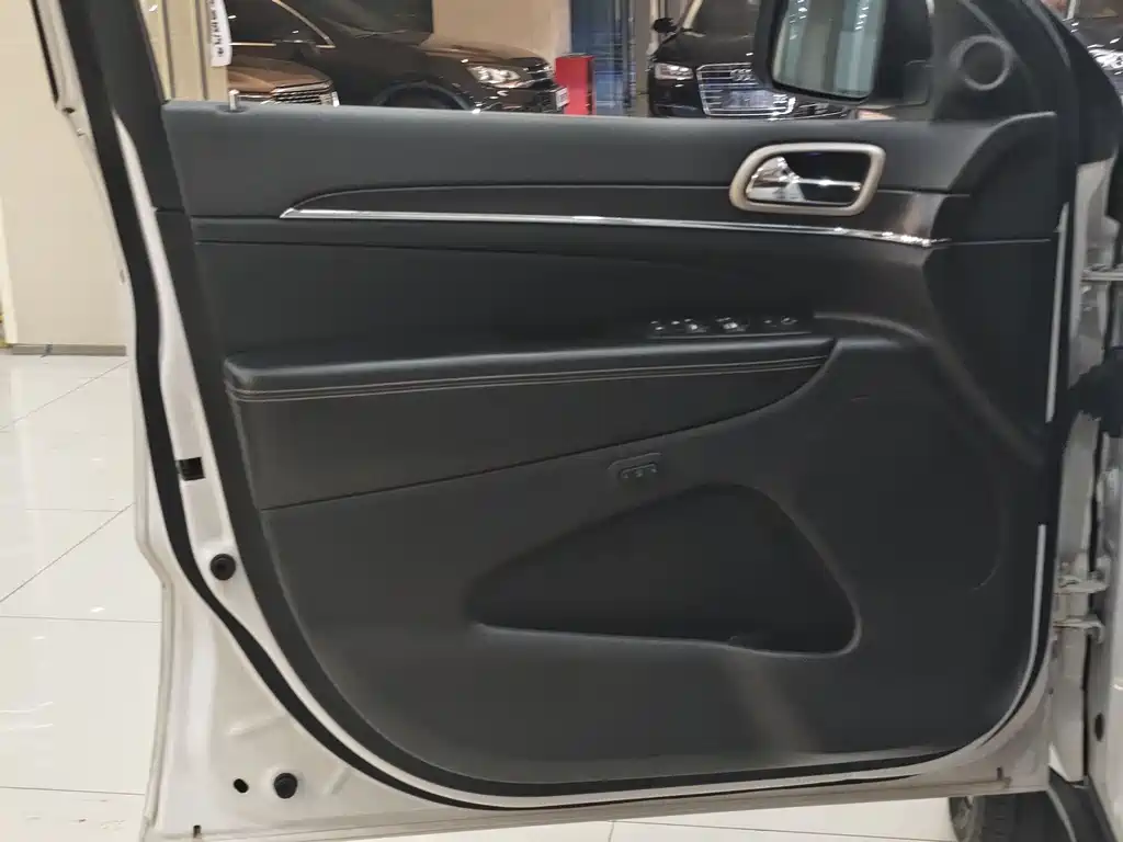 Grand Cherokee (Import) 3.0 L Elite Navigation
