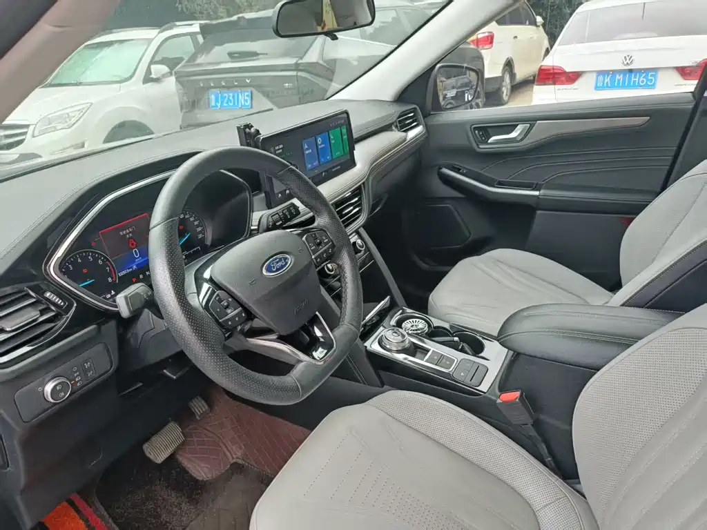Escape EcoBoost 245 2 WD Shine Enjoyment