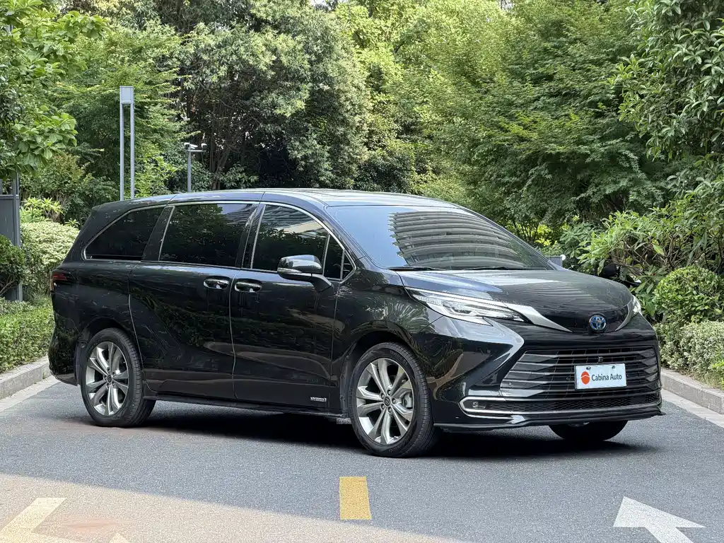 Sienna 2.5 L Hybrid Distinguished