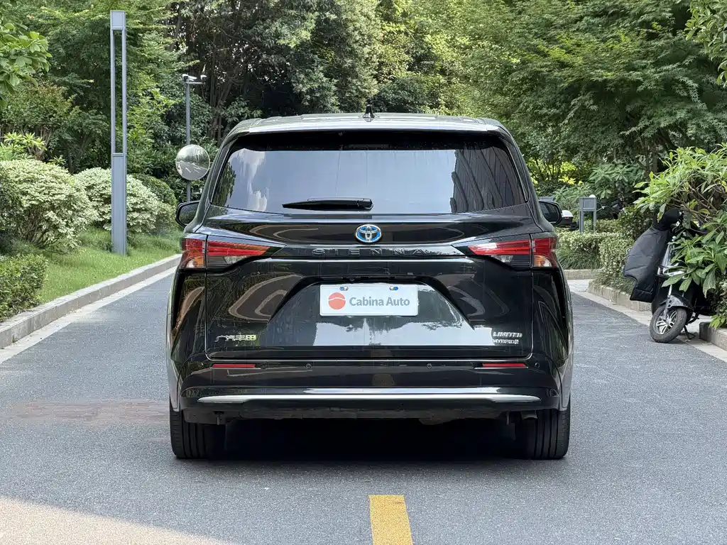 Sienna 2.5 L Hybrid Distinguished