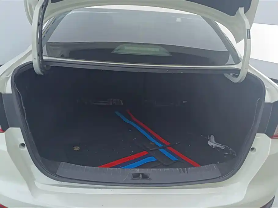 Lannia 1.6 L CVT Cool