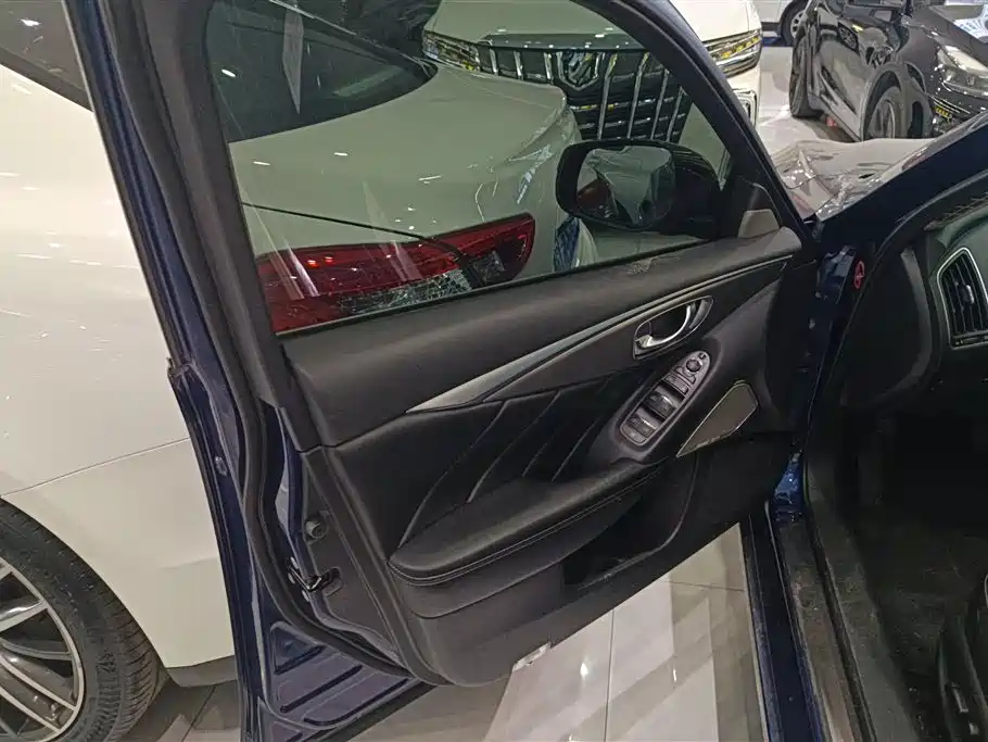 Infiniti Q50 L 2.0 T Progressive Enjoyment CN-VI