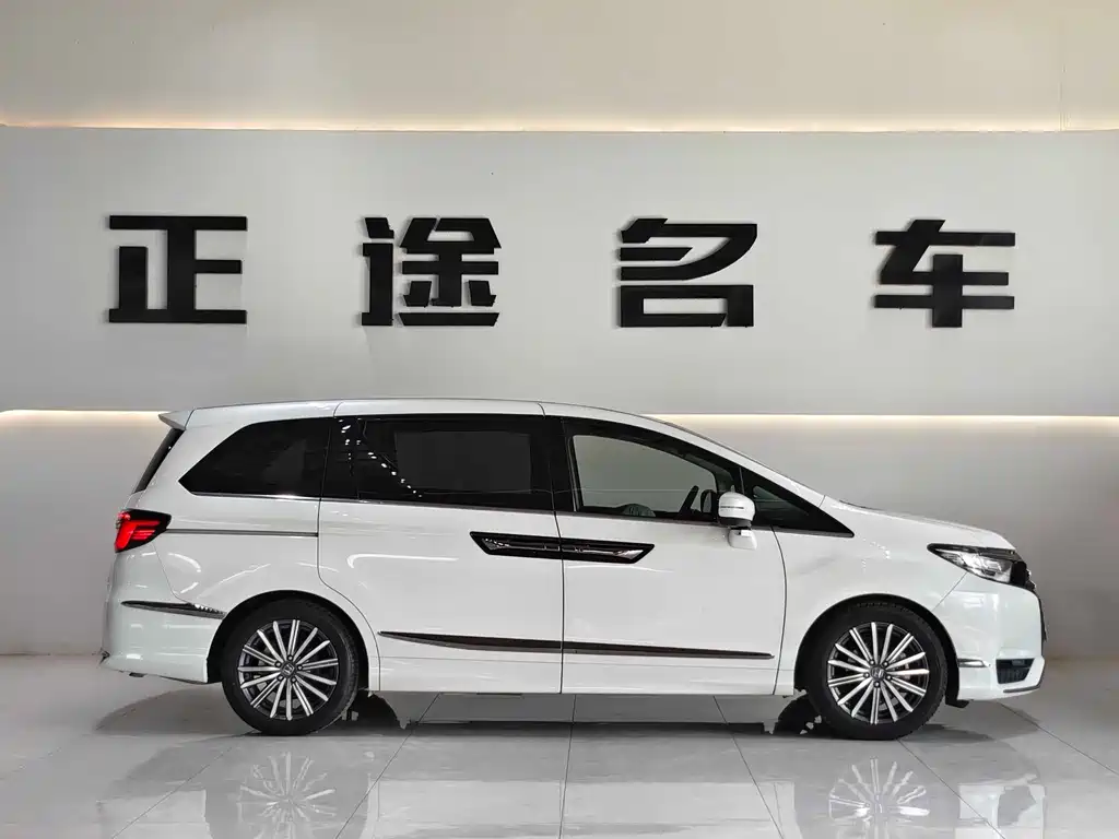 Elysion 2.0 L e:HEV Luxury