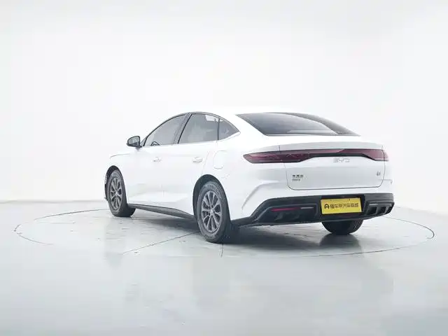 Qin L DM-i 80 KM Leading