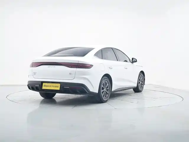 Qin L DM-i 80 KM Leading
